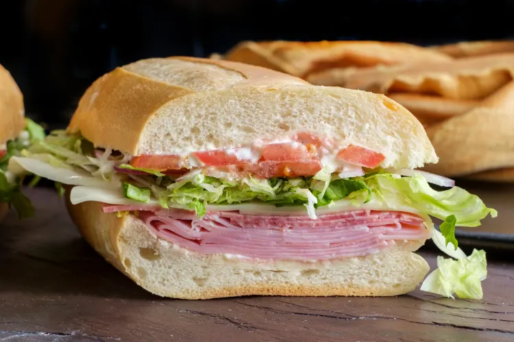 THE ORIGINAL ITALIAN — Italian Mix · jarlsberg · pickled onion · olje + eddik.