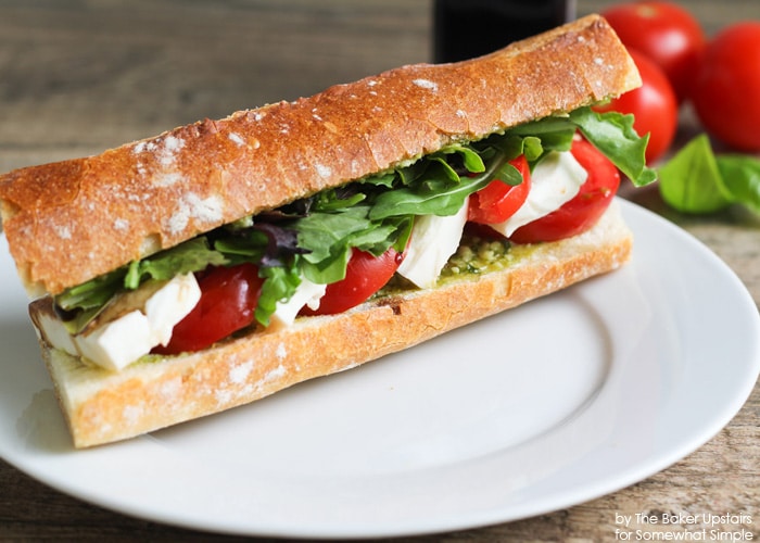 THE MILKMAN — Mozzarella · pesto · tomat · rucola · balsamico.